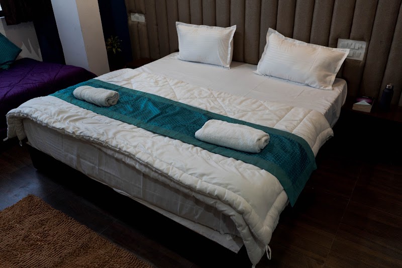 Spontrail Hostel & Cafe - Spontrail Hostel & Cafe, Balaknath Rd, above Sbi Bank, Tapovan, Rishikesh, Jonk, Uttarakhand 249192, India