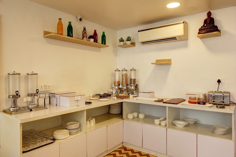 Hotel Vilmaris Breeze Calangute, North Goa - Hotel Vilmaris Breeze Calangute, North Goa, Candolim, Road, opp. Jambleshwar Temple, Gaura Waddo, Sinquerim, Calangute, Goa 403516, India