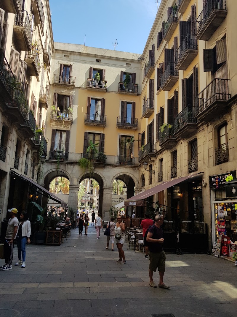 Sagrada Familia Guided Tour & Barcelona Old Town - Sagrada Familia Guided Tour & Barcelona Old Town Pl. de Catalunya, 9, Eixample, 08002 Barcelona, Spain