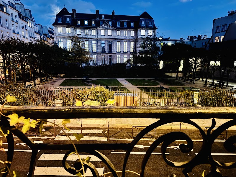 Glou - Glou 101 Rue Vieille du Temple, 75003 Paris, France