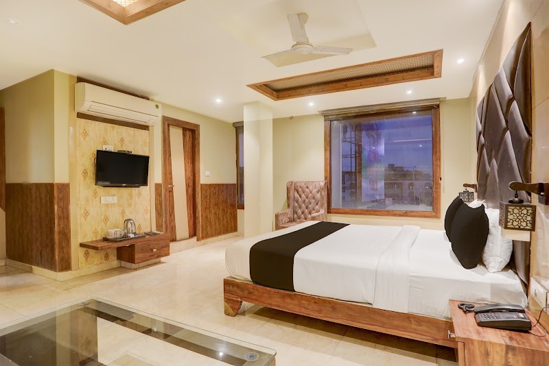 The Golden Crown - The Golden Crown Plot No. 7, Govind Plaza, Flyover Near Alankar Showroom, Bailey Rd, beside Rupaspur, Rupaspur, IAS Colony, Patna, Bihar 801503, India