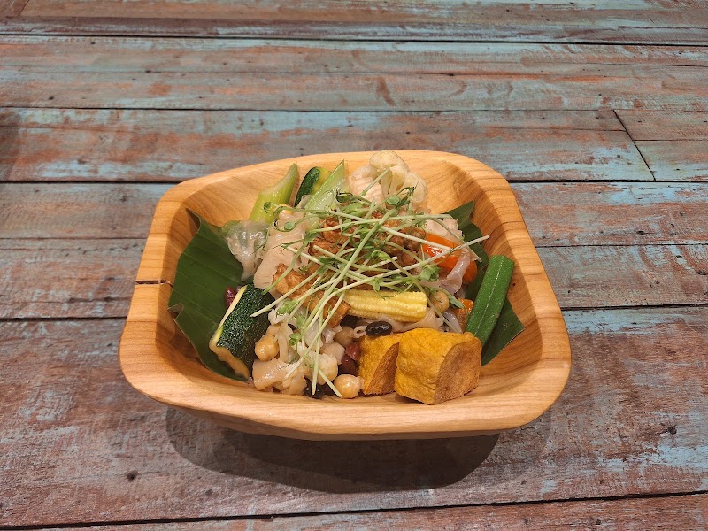 Mango Vegetarian & Vegan - Mango Vegetarian & Vegan เลขที่ 13 Thanon Tanao, Khwaeng Wat Bowon Niwet, Khet Phra Nakhon, Krung Thep Maha Nakhon 10200, Thailand