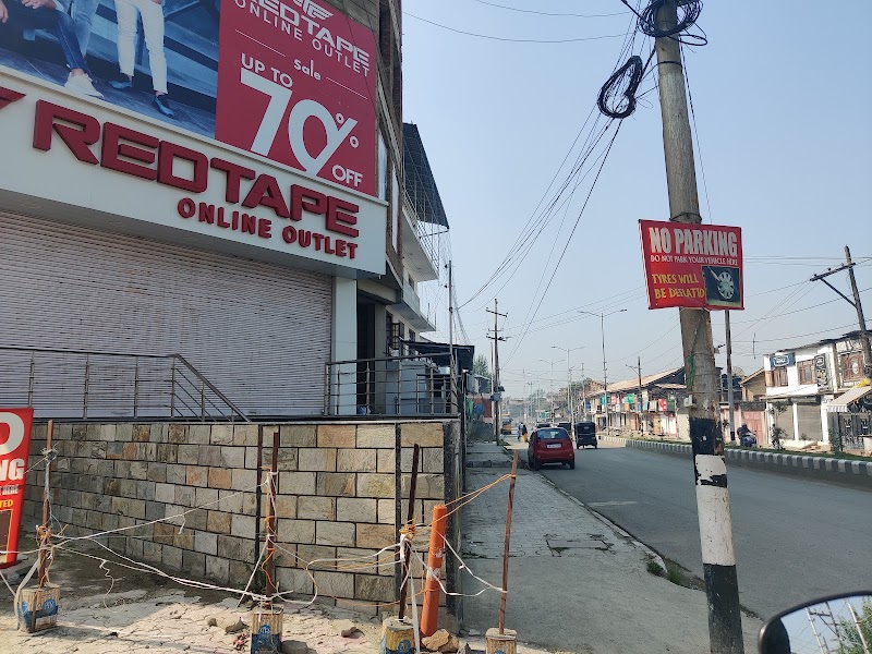 Red Tape Exclusive Online Store - Red Tape Exclusive Online Store, The Jewel Residency Khanyar, adjacent to Shiraz cinema, Khaniyar, Srinagar, 190003