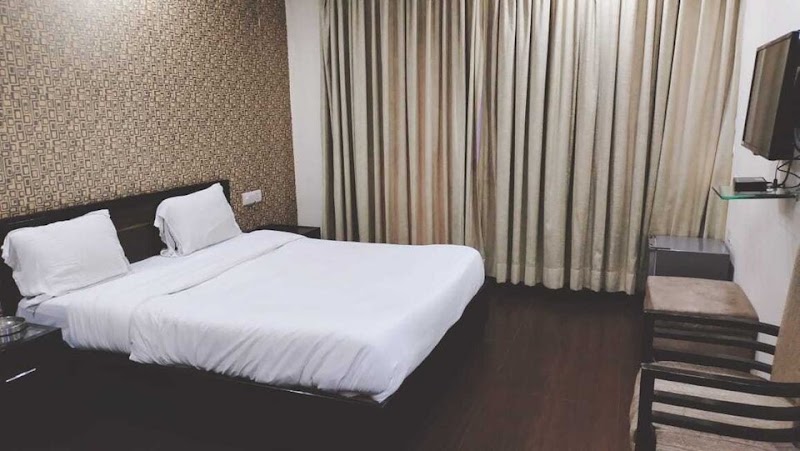 OYO Hotel Deluxe Room Stay Near Dilli Haat Ina - OYO Hotel Deluxe Room Stay Near Dilli Haat Ina Kailash villa guesthouse near bikaner sweet iskcon temple road, B 80, 110065, near sant nagar, Garhi, East of Kailash, New Delhi, Delhi 110065, India
