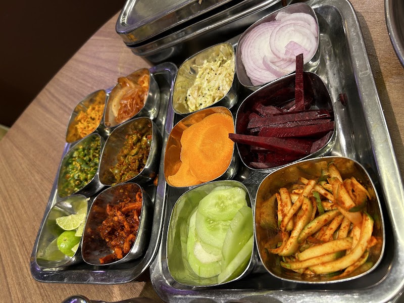 Shree Khodiyar Kathiyawadi Dhaba - Shree Khodiyar Kathiyawadi Dhaba, shop no 119/120, Krishna Platina, Cross Road, New VIP Rd, opp. Earth Icon, near Khodiyar Nagar, Sardar Estate, Sayaji Park Society, Vadodara, Gujarat 390019, India