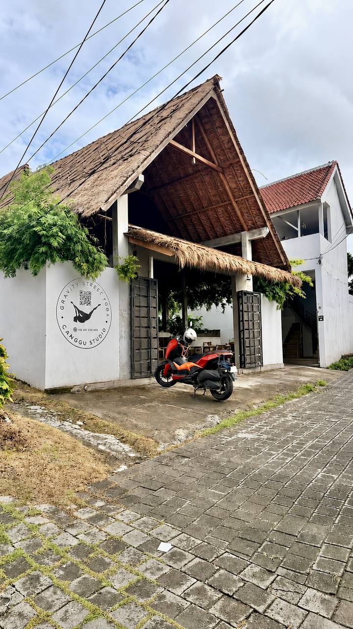 Gravity Stretching Canggu