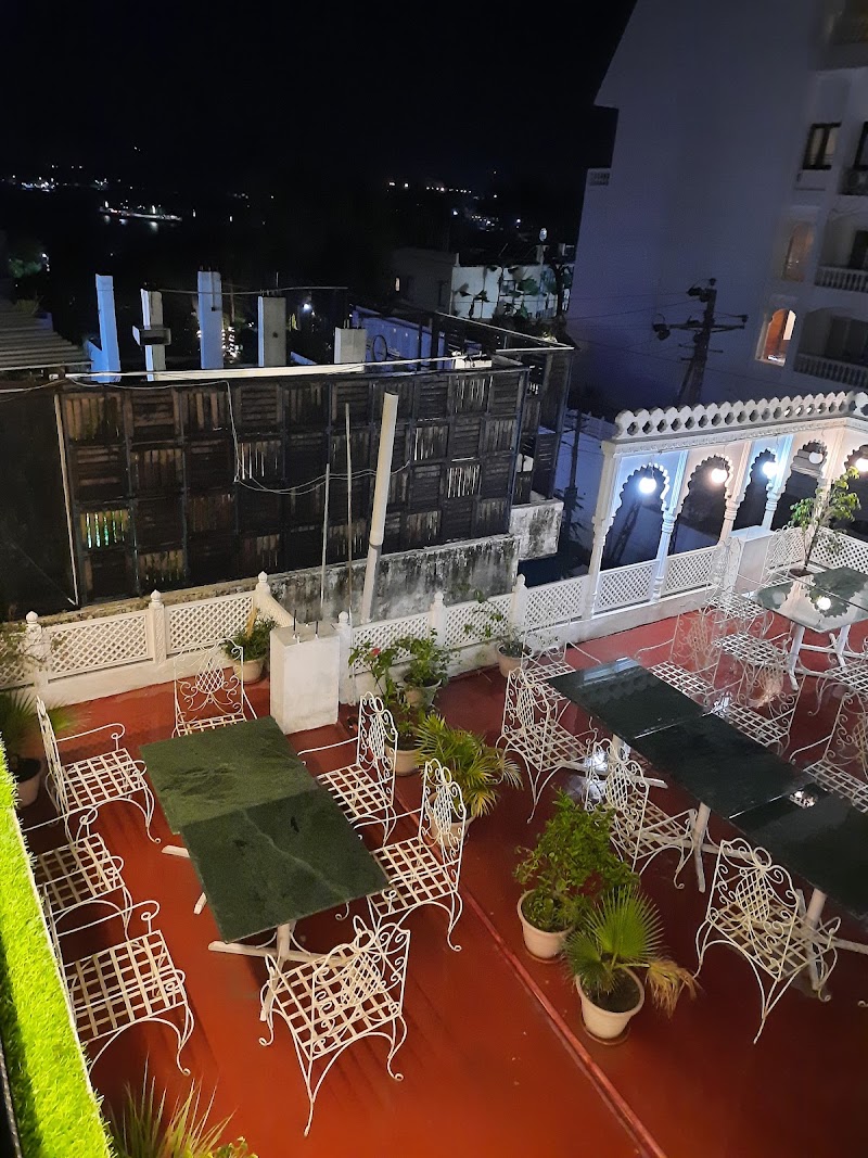 Hotel Kalika Palace - Hotel Kalika Palace Ambav Garh, F-18, near Fateh Sagar Lake, opp. Hotel Hilltop, Ambamata, Udaipur, Rajasthan 313001, India
