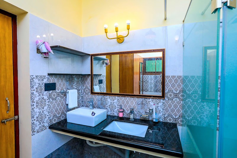 Bay Homes 2BHK W/T Bathtub Near Rock Beach - Bay Homes 2BHK W/T Bathtub Near Rock Beach No.96 & 98, Eswaran Dharmaraja Kovil St, Heritage Town, Puducherry, 605001, India