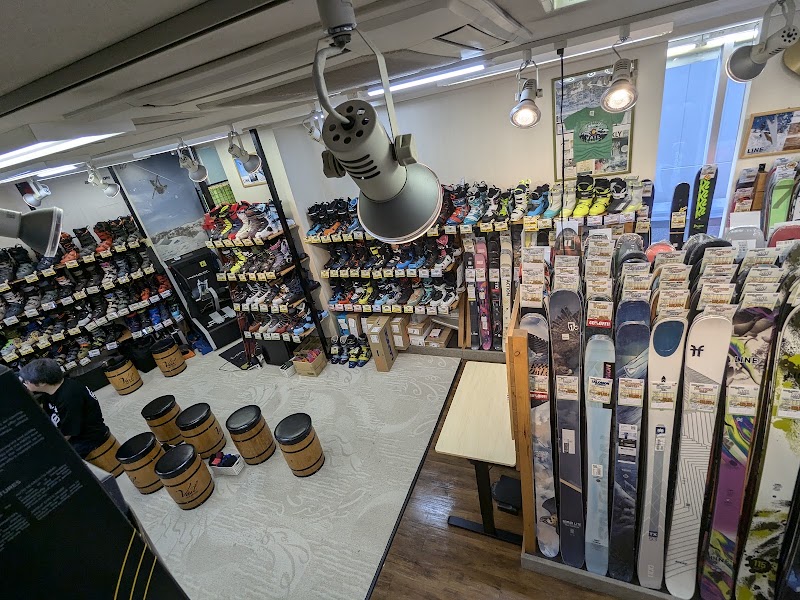 Ski shop Vail - Ski shop Vail Japan, 〒101-0052 Tokyo, Chiyoda City, Kanda Ogawamachi, 2-chōme−１ 1F