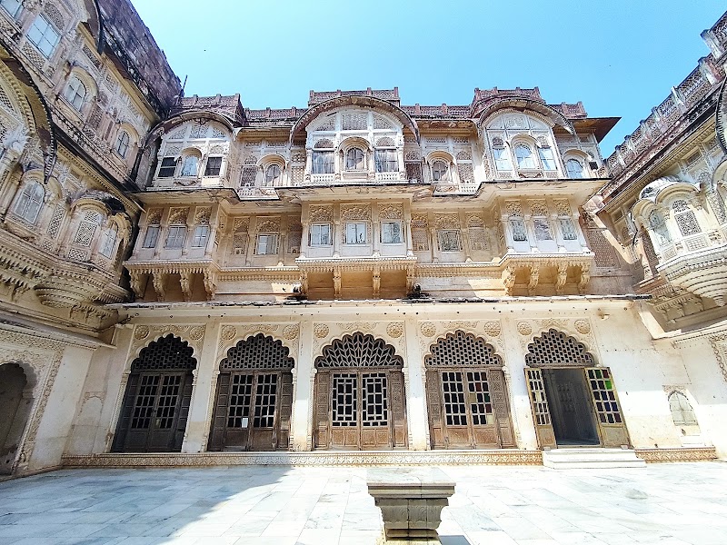 Mehrangarh Fort Way - Mehrangarh Fort Way 823H+WG5, Gulab Sagar, Jodhpur, Rajasthan 342001, India