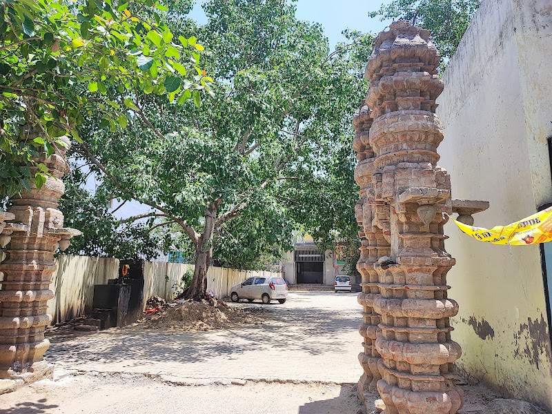Ancient Shiv Temple, Carterpuri, Gurugram - Ancient Shiv Temple, Carterpuri, Gurugram 1334, Block F, Carterpuri Village, Sector 23A, Gurugram, Haryana 122017, India