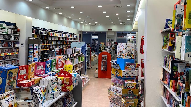 Giunti al Punto Librerie - Giunti al Punto Librerie, c/o Centro Commerciale I Gelsi, Via Pier Paolo Pasolini, 1, 53048 Sinalunga SI, Italy