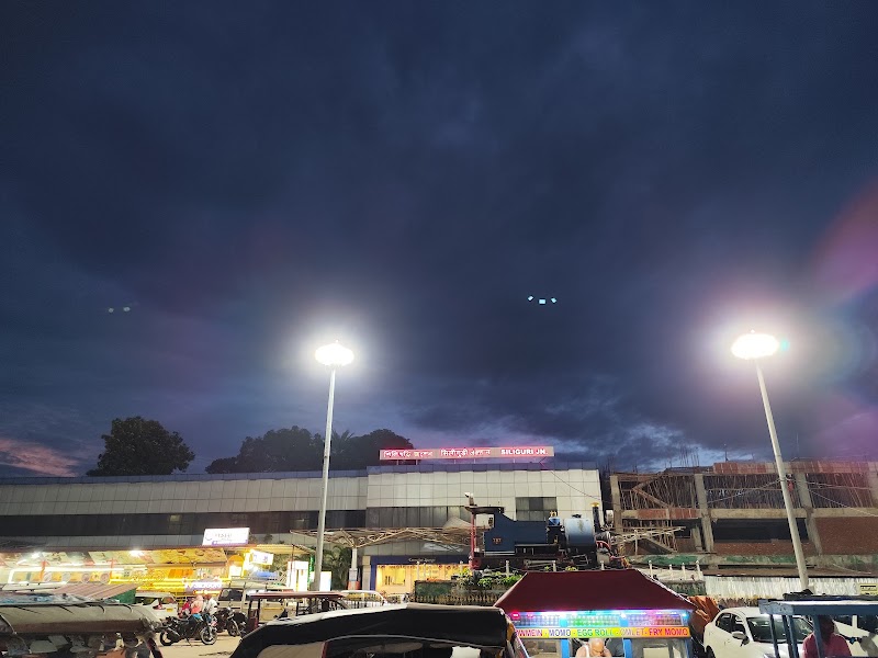 Siliguri Railway Station Junction - Siliguri Railway Station Junction PCF7+FJM, Ward 1, Patiram Jote, Siliguri, West Bengal 734003, India