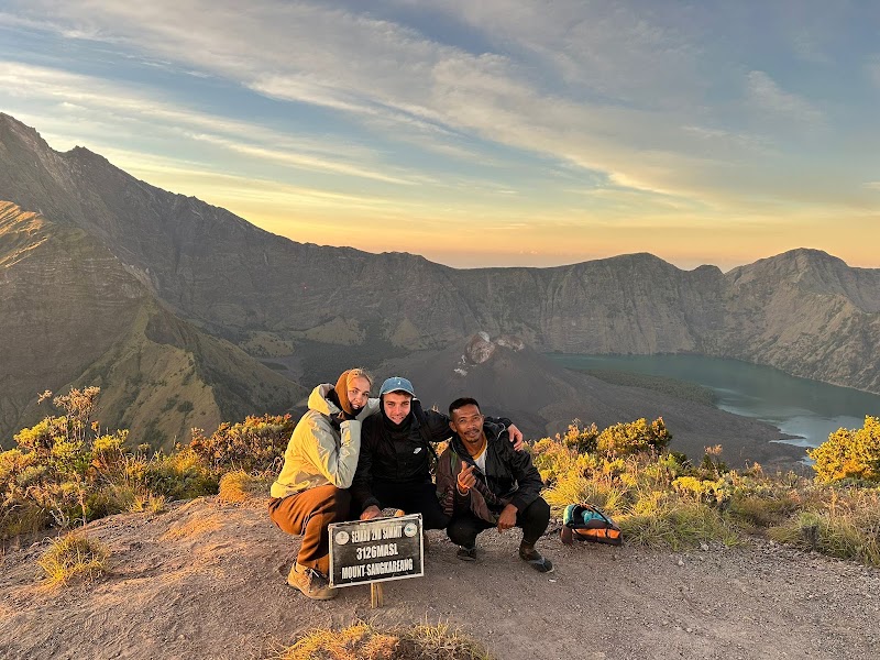 Rinjani Trekking Official - Rinjani Trekking Official, Jalan Raya Anyar - Kopang Ancak, Karang Bajo, Bayan, North Lombok Regency, West Nusa Tenggara 83354, Indonesia