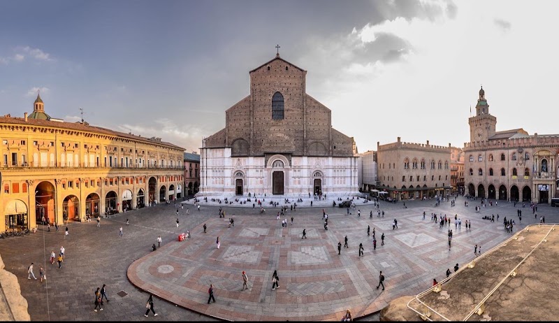 Piazza Maggiore - Piazza Maggiore Piazza Maggiore, 40124 Bologna BO, Italy