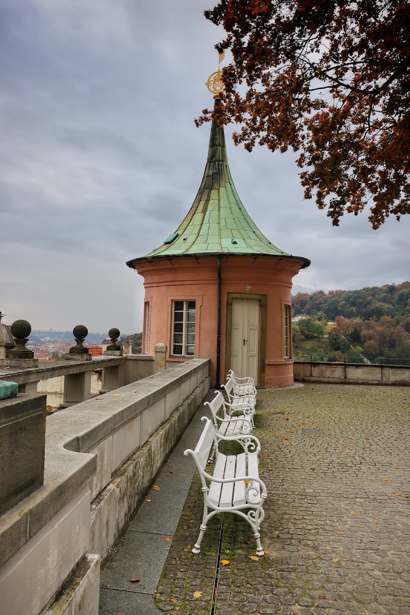 Paradise Garden - Paradise Garden, Zámecké schody, 118 00 Praha 1-Malá Strana, Czechia