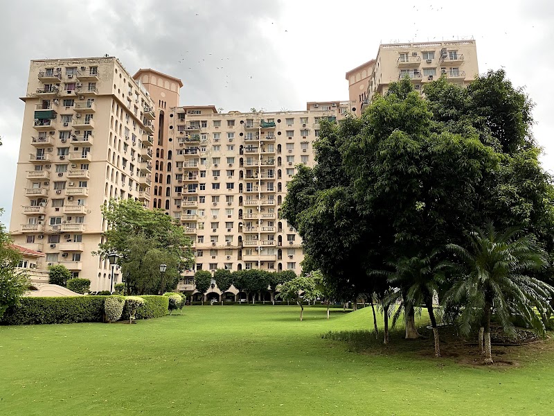 DLF Oakwood Estate - DLF Oakwood Estate DLF Oakwood Estate, Plot 161, Akashneem Marg, DLF Phase 2, Sector 25, Gurugram, Shahpur, Haryana 122002, India