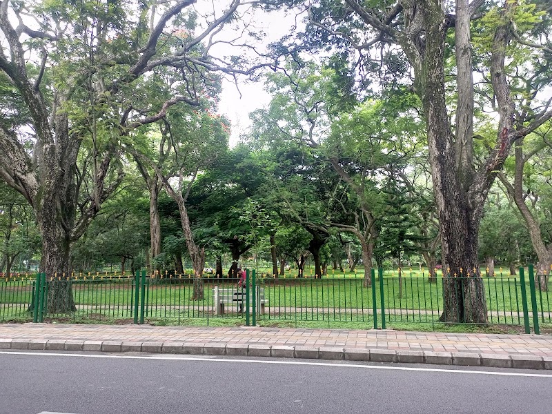 Ring wood circle cubbon park - Ring wood circle cubbon park Cubbon Park Rd, Nunegundlapalli, Ambedkar Veedhi, XHFR+QG3, Nunegundlapalli, Sampangi Rama Nagara, Bengaluru, Karnataka 560001, India