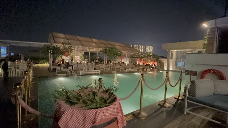 High Steaks - High Steaks 7th Floor, Hotel Centre Point, 24, Central Bazar Road, Ramdaspeth, Nagpur, Maharashtra 440010, India