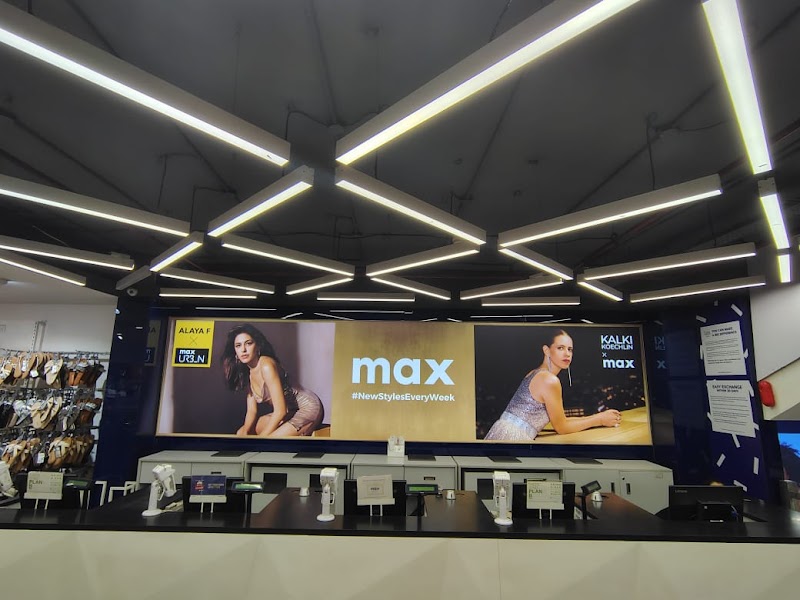 Max - Max Main Market, C Block 8, next to Haldiram's, Old Market, Block C, Malviya Nagar, New Delhi, Delhi 110017, India