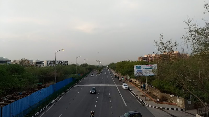 Vasant Kunj Shopping Complex - Vasant Kunj Shopping Complex Paschimabad, New Delhi, Delhi 110067, India
