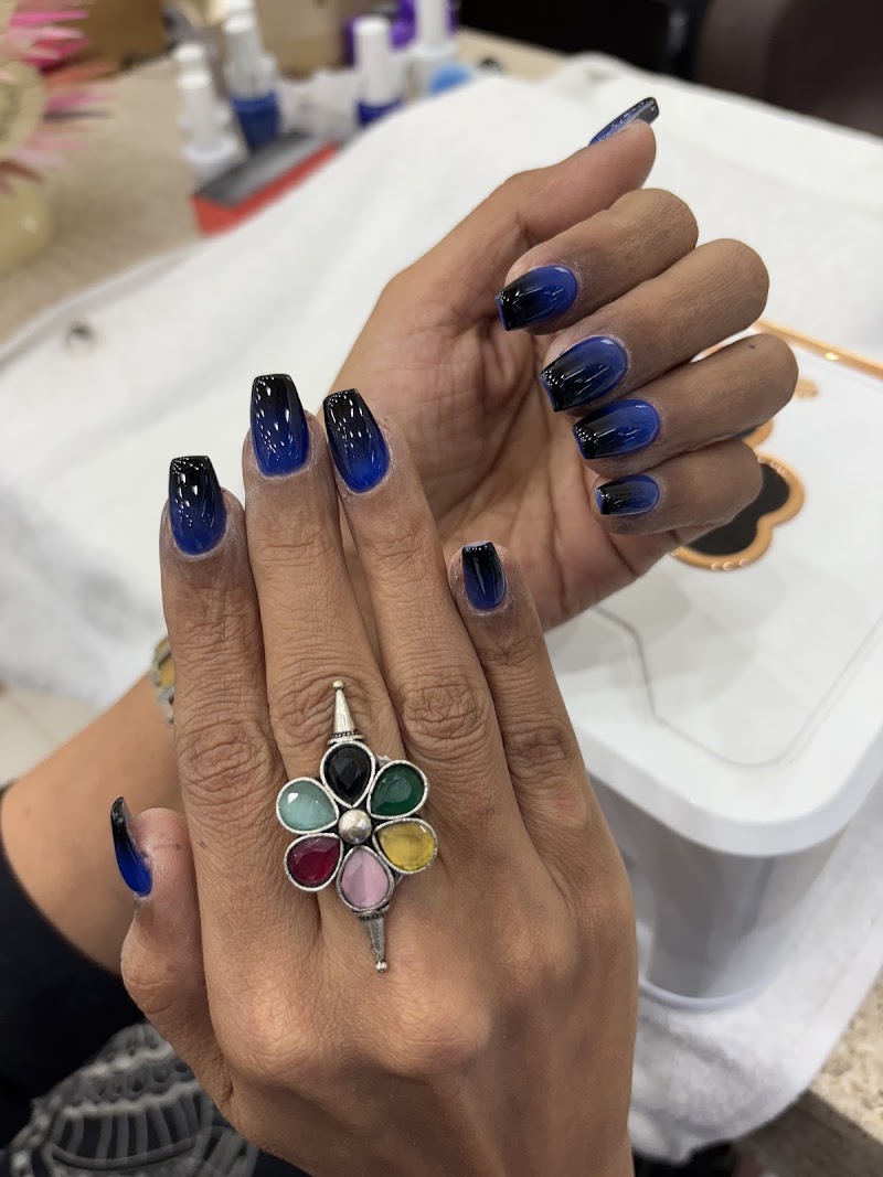 Geetanjali Salon - Good Earth Sixty9 Mall, Gurugram - Geetanjali Salon - Good Earth Sixty9 Mall, Gurugram Ground Floor, Good Earth Sixty9 Mall, nearby Blue Stone, Gurugram, Haryana 122101, India