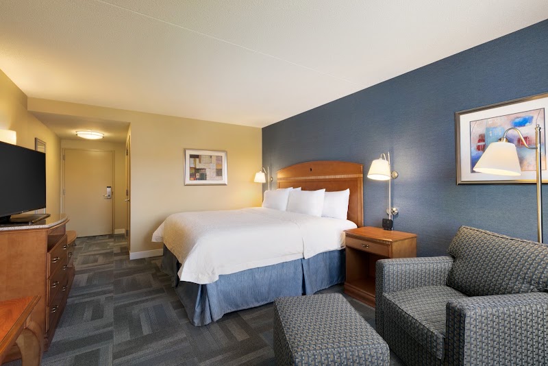 Hampton Inn New York - LaGuardia Airport - Hampton Inn New York - LaGuardia Airport 102-40 Ditmars Blvd, East Elmhurst, NY 11369, USA