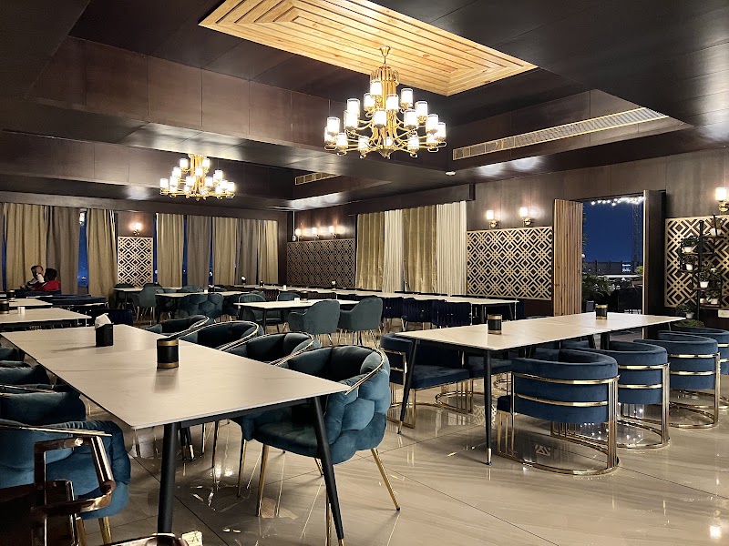 Hotel Vennington Court - Hotel Vennington Court Fafadih, Chowk, Jail Rd, near Guru Gobind Singh Squre, Devendra Nagar, Raipur, Chhattisgarh 492001, India