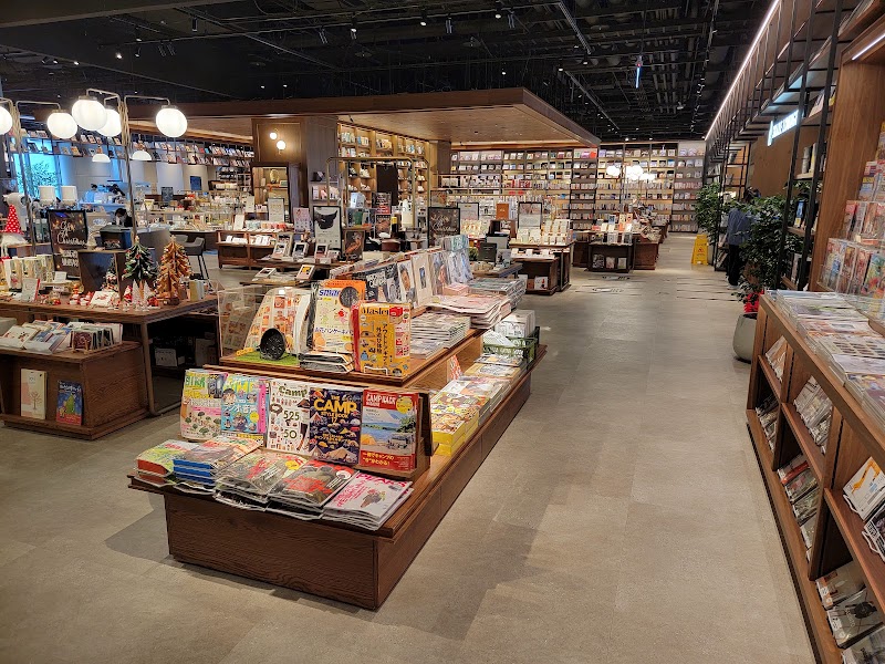 TSUTAYA BOOKSTORE Songshan Station Store - TSUTAYA BOOKSTORE Songshan Station Store 110, Taiwan, Taipei City, Xinyi District, Yongji Village, Songshan Rd, 11號3樓, No
