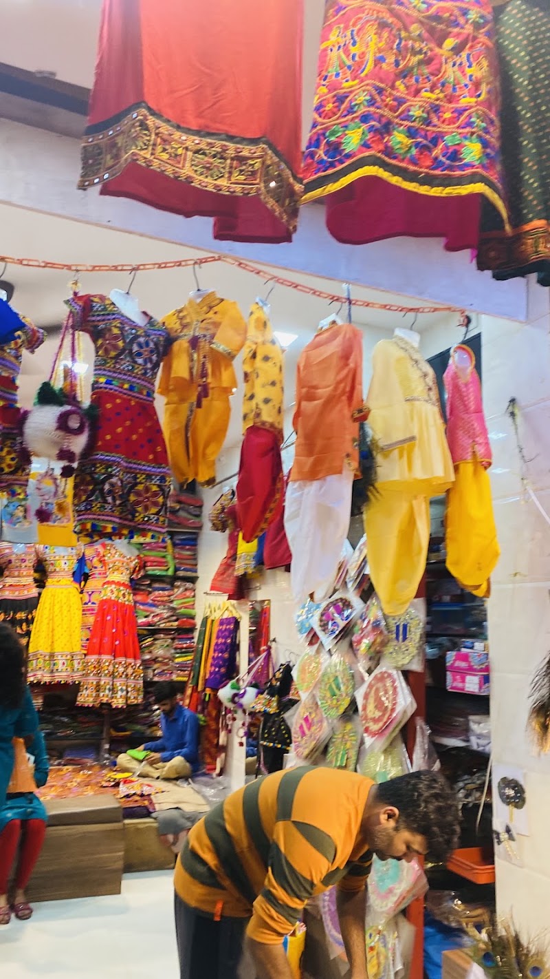 Dwarkadhish Market - Dwarkadhish Market, 6XQ9+776, Dwarkadhish Temple Rd, Dwarka, Gujarat 361335, India