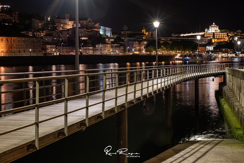 Miradouro Cais de Gaia Ponte D.Luís - Miradouro Cais de Gaia Ponte D.Luís Cais de Gaia 18, 4400-245 Vila Nova de Gaia, Portugal
