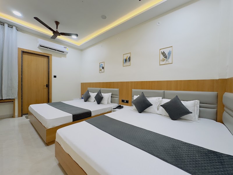 HOTEL SHARDA INN - HOTEL SHARDA INN 117, AMBA PRASAD TIWARI MARG, near KANCH KA JAIN MANDIR, Daulat Ganj, Nagori Mohalla, GHEE MANDI, DAULATGANJ, Ujjain, Madhya Pradesh 456006, India