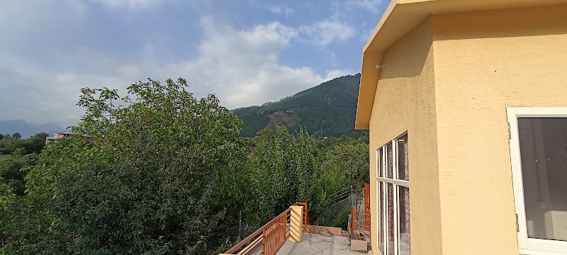 annie's hilltop retreat - annie's hilltop retreat 34QX+79G, Larankelo, Himachal Pradesh 175104, India