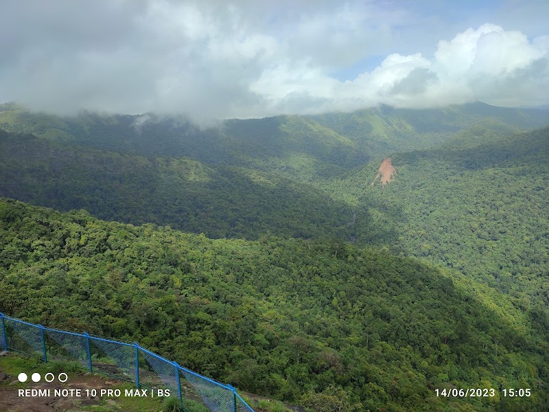 Bisile Ghat View Point - Bisile Ghat View Point PM6V+9P2, Bisle Ghat Rd, Arini, Karnataka 573123, India