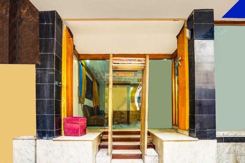 Hotel O Paharganj Near Railway Station Formerly Chand Palace - Hotel O Paharganj Near Railway Station Formerly Chand Palace Plot Number 54, Arakashan Rd, near Nav Shakti School, Arya Nagar, Paharganj, Delhi, New Delhi, Delhi 110055, India