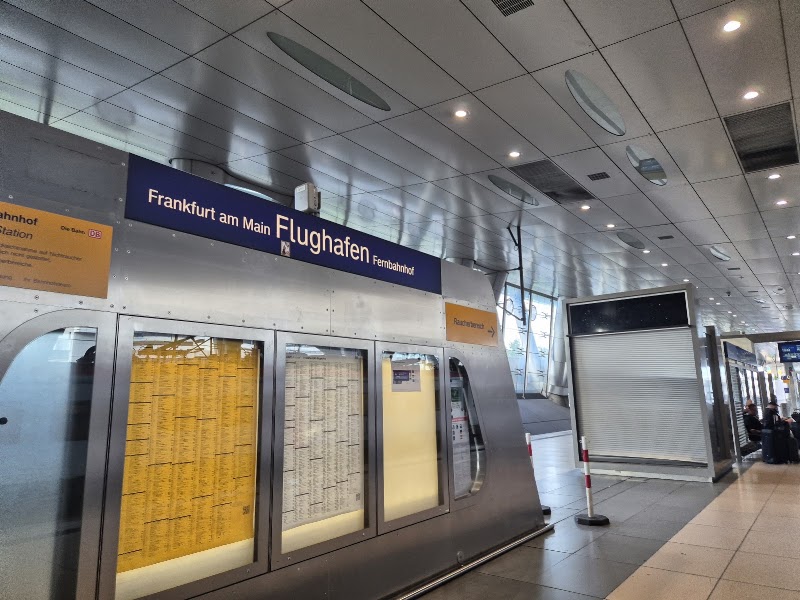 Flughafen - Flughafen, Hugo-Eckener-Ring, 60549 Frankfurt am Main, Germany