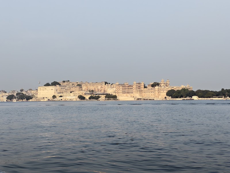 Pichola Lake, Udaipur - Pichola Lake, Udaipur HMCM+Q98, Pichola, Udaipur, Rajasthan 313004, India