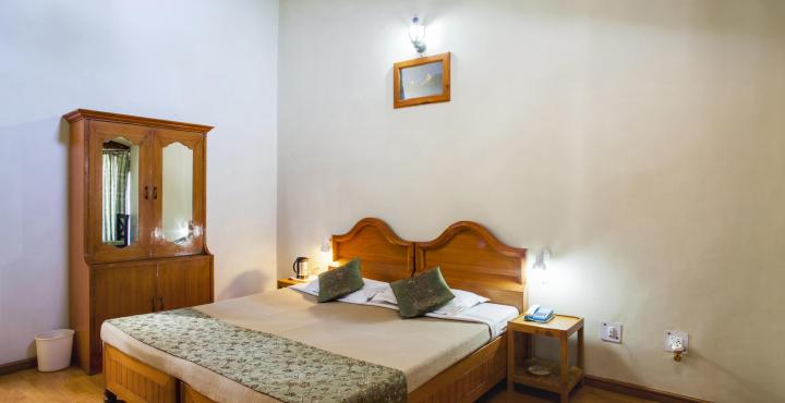 Kausani Best Inn - Kausani Best Inn, KMVN Road, near kendriya vidhalaya, estate, Kausani, Almora, Uttarakhand 263620, India