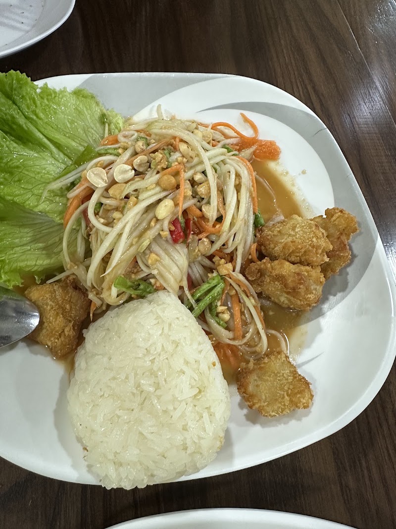 Nee's Kitchen - Nee's Kitchen ตึกไชน่าเวิลด์ ชั้น 4 Phahurat Rd, Khwaeng Wang Burapha Phirom, Khet Phra Nakhon, Krung Thep Maha Nakhon 10200, Thailand