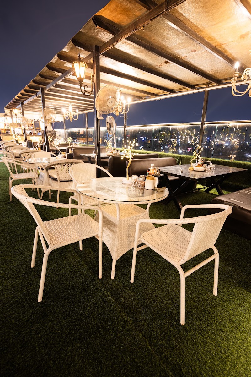 SKYZA Rooftop Lounge - SKYZA Rooftop Lounge Mangalam, Ambition Tower, Agrasen Cir, C Scheme, Ashok Nagar, Jaipur, Rajasthan 302001, India