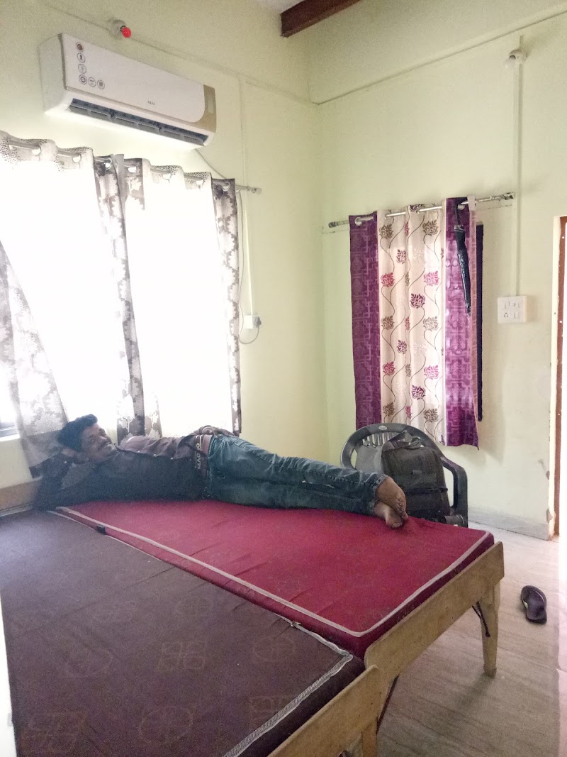 Shri Ram Ashram Hathi Tila Raman Reti Road Vrindavan Vrindavan - Shri Ram Ashram Hathi Tila Raman Reti Road Vrindavan Vrindavan, HMFP+GC4, Bhaktivedanta Swami Marg, Bankebihari Colony, Sunrakh Bangar, Vrindavan, Uttar Pradesh 281121, India