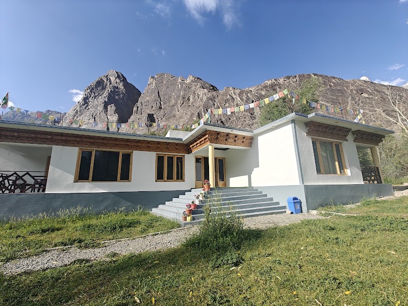 Mountain House - Mountain House, HFM7+MH, Hunder, 194401