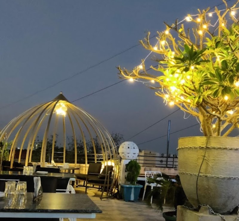 Chill N Grill - Chill N Grill Poonam Arcade, Residency Rd, Sadar, Nagpur, Maharashtra 440001, India