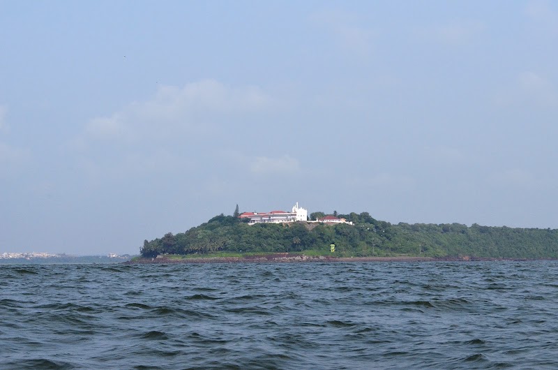 Lok Bhavan - Lok Bhavan, Raj Bhavan Road, Panaji, FQ7Q+7GJ, Dona Paula, Goa 403004, India