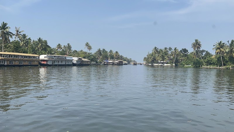 Kerala Holidays Pvt. Ltd. केरल टूर पैकेज - Kerala Holidays Pvt. Ltd. केरल टूर पैकेज, NH Bypass, above Bread World, Thykoodam, Vyttila, Kochi, Kerala 682019, India