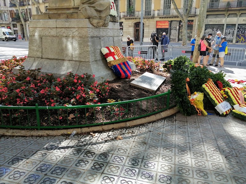 Monument a Rafael Casanova - Monument a Rafael Casanova Rda. de Sant Pere, 41, Eixample, 08010 Barcelona, Spain