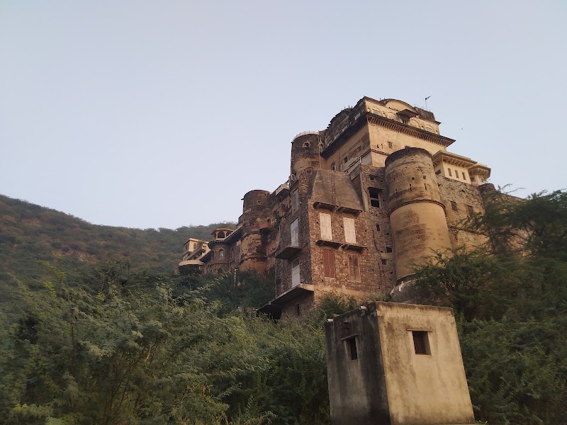 Bawdi Deep Water Step Well - Bawdi Deep Water Step Well X9XM+W4J, Road, near Vrindavan International Public School, Neemrana, Naghori, Rajasthan 301705, India