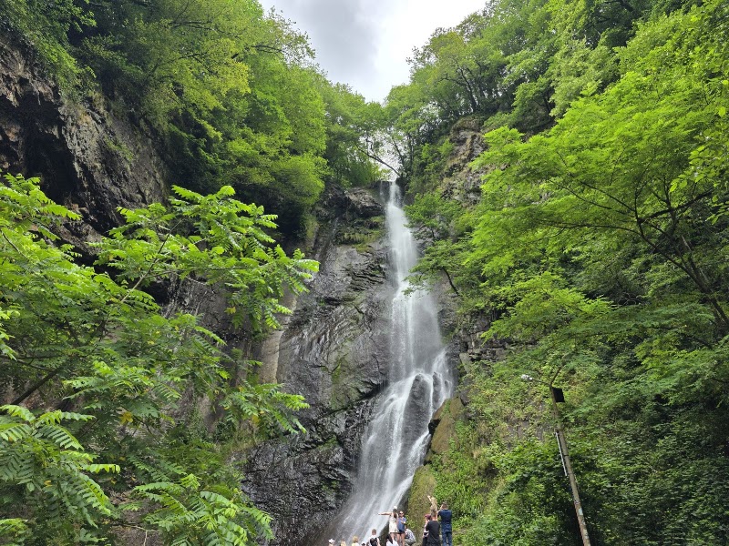 Makhuntseti Waterfall - Makhuntseti Waterfall, HVF5+WCJ, Zeda Makhuntseti, Georgia