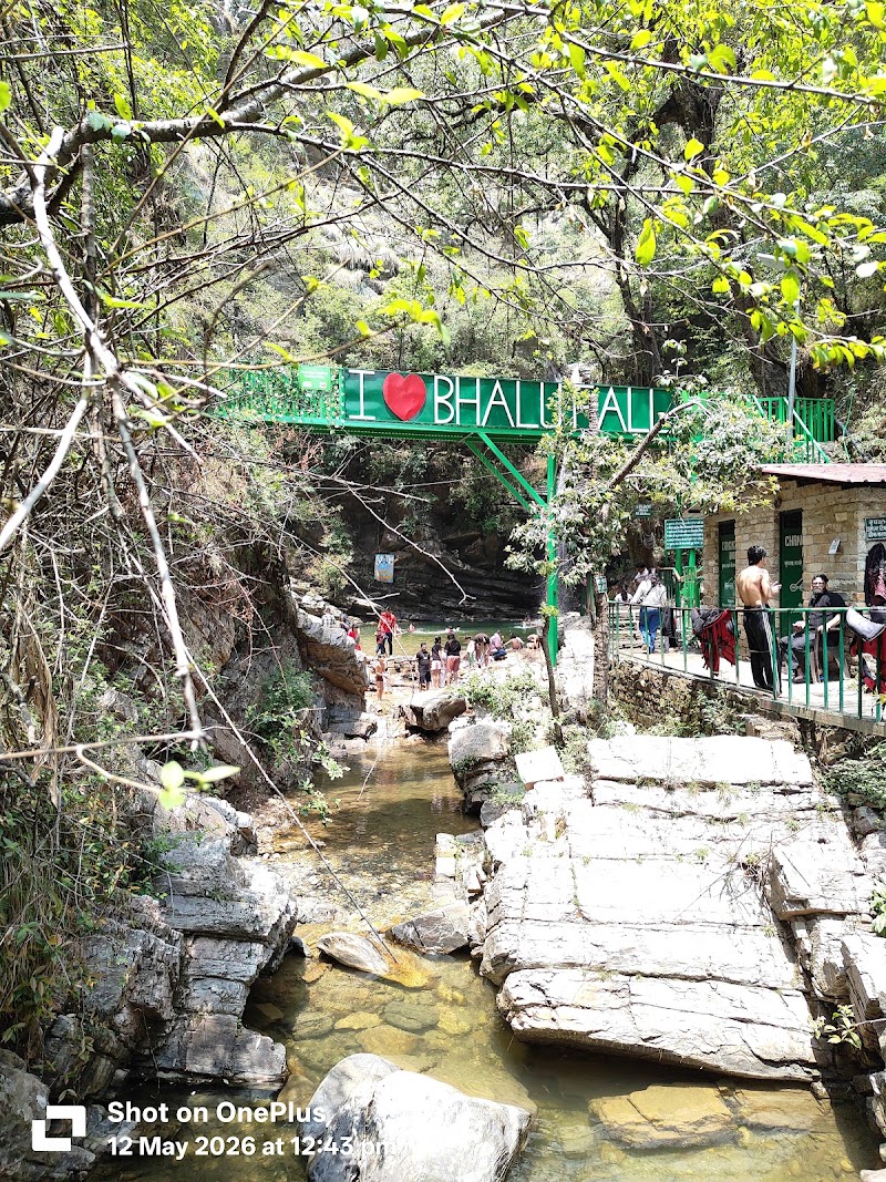 Bhalugaad Waterfall (Mukteshwar) - Bhalugaad Waterfall (Mukteshwar) Dhari-Pokrad Rd, Boranshi, Chaukhuta Chak Rooshi, Uttarakhand 263136, India