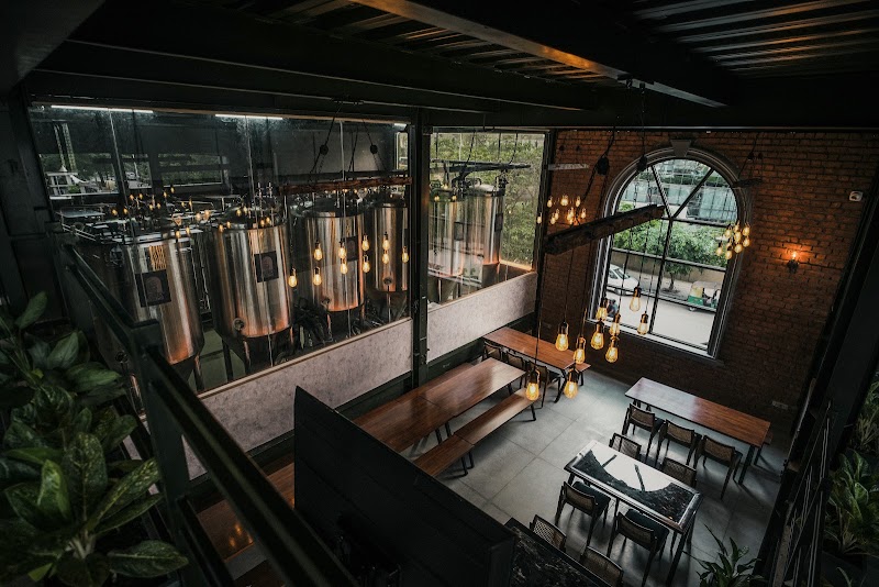 Deck of Brews- Brewery & Kitchen
